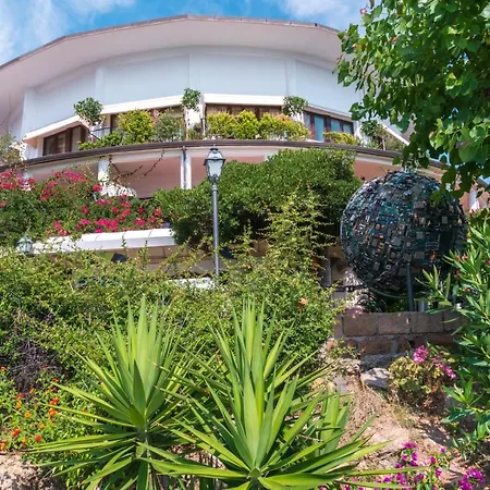 Lido Degli Scogli 4*