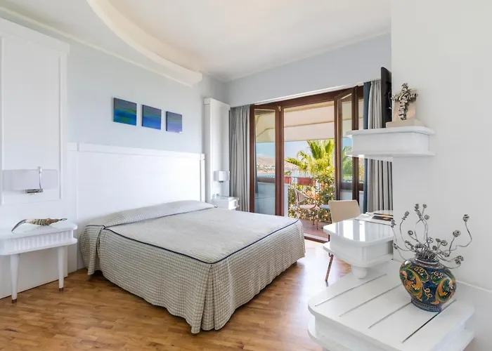 Lido Degli Scogli מלון