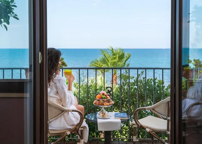 מלון Lido Degli Scogli 4*