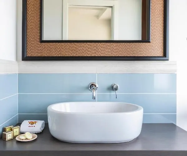 מלון Lido Degli Scogli 4*