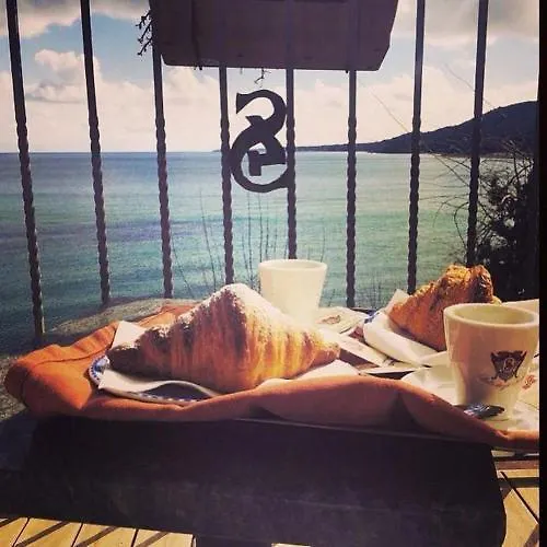 Lido Degli Scogli מלון 4*