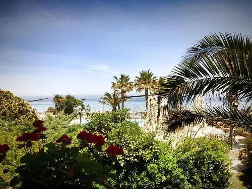 Lido Degli Scogli מלון