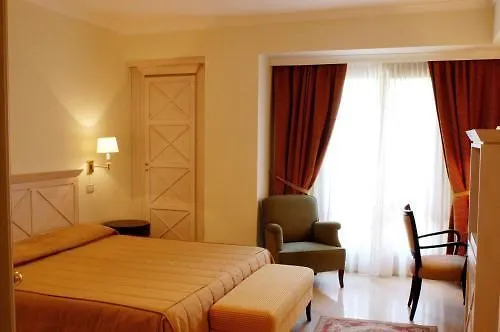 מלון Lido Degli Scogli