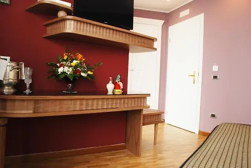 Lido Degli Scogli מלון