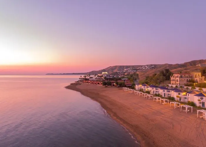 מלון Lido Degli Scogli 4*